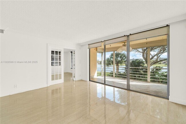 Foto del edificio - 3200 N Course Ln