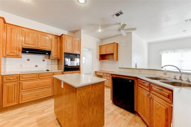 Building Photo - 2300 County Rd 302