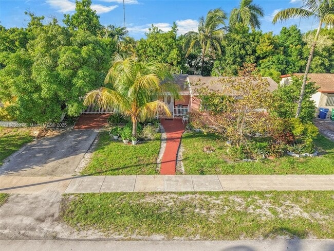 Foto del edificio - 1041 NW 196th Terrace