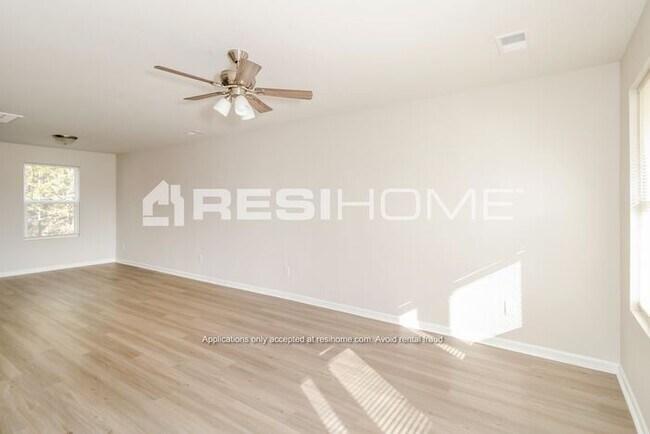 Foto del edificio - 194 Queens Circle