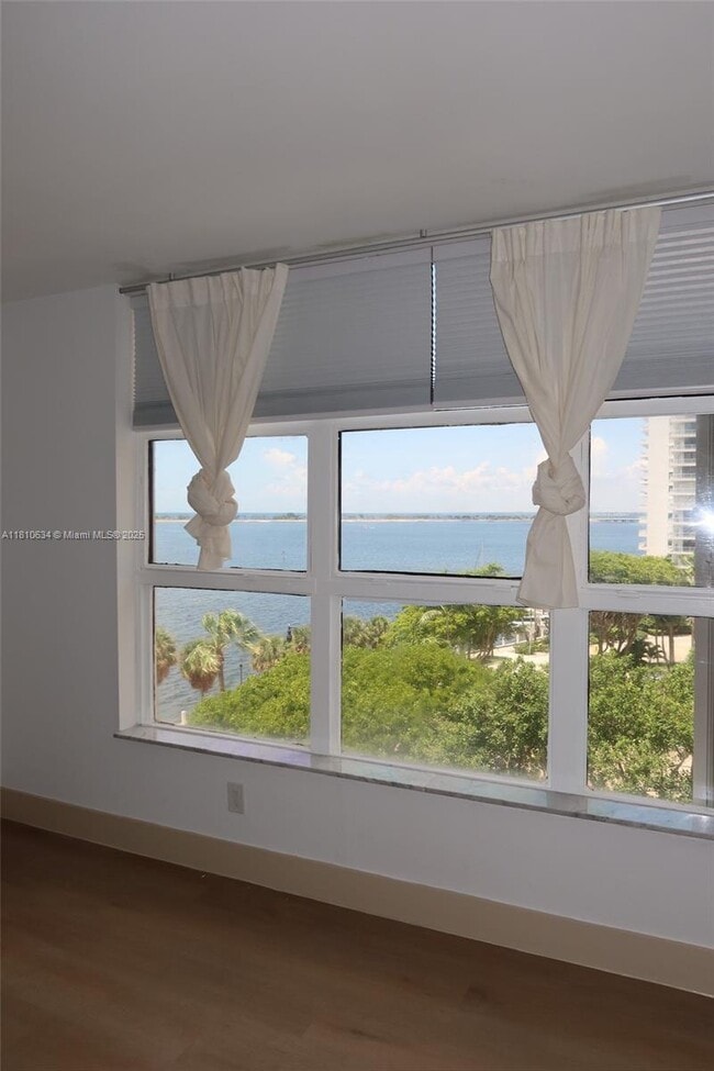 Foto del edificio - 1440 Brickell Bay Dr