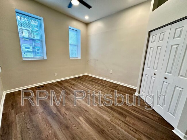 Building Photo - 2123 Sidney St