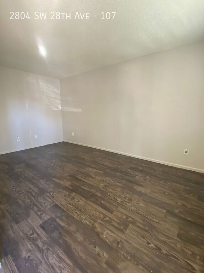 Building Photo - All Bills Paid! $799 Move-in special