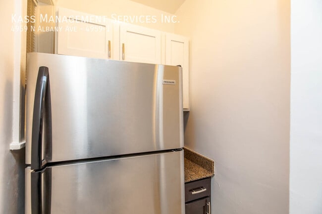 Building Photo - Virtual tours available - Excellent Albany...