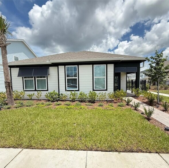 Primary Photo - 3158 Voyager Ave