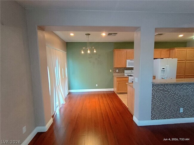 Foto del edificio - 9756 Wailings Ave