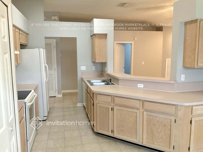 Foto del edificio - 7811 Enderby Ave E