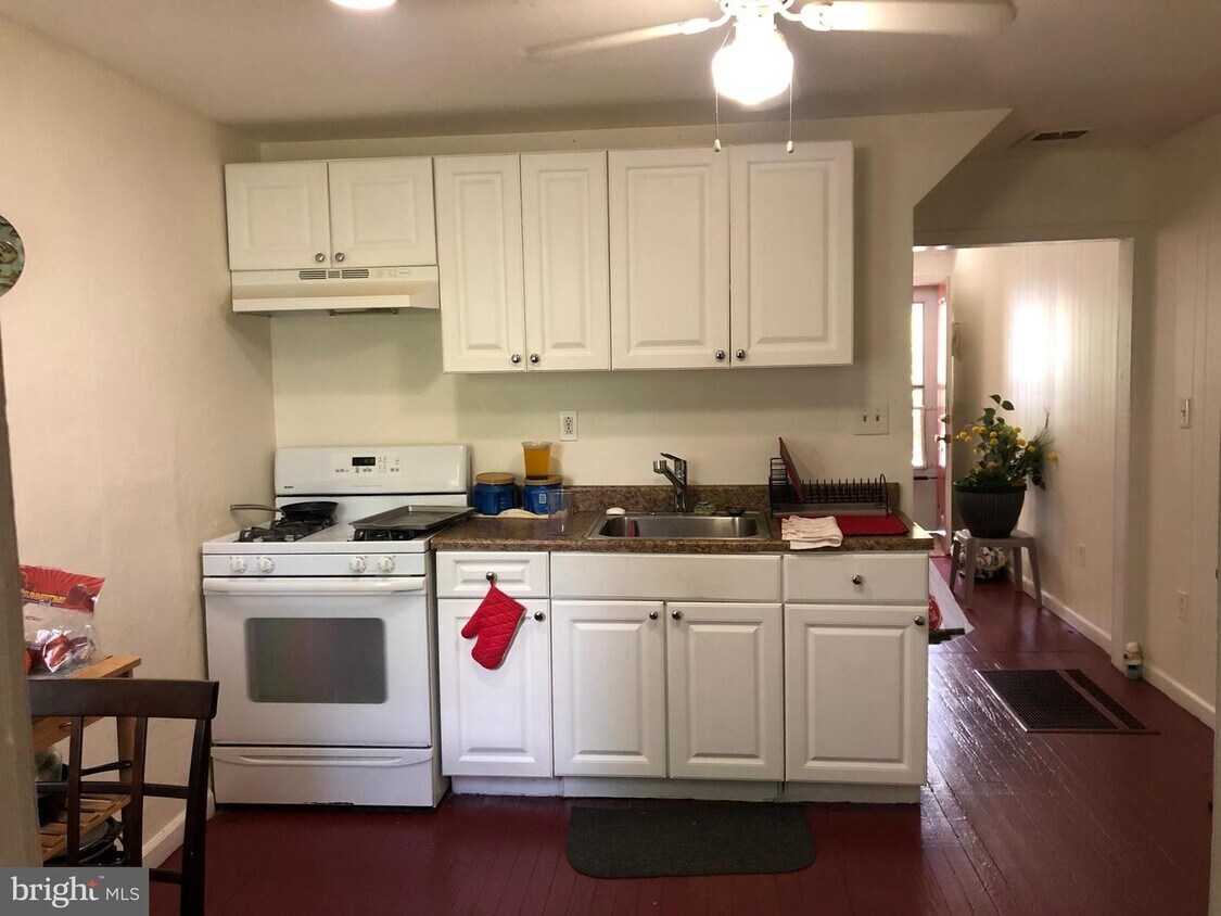 12 Braeburn Dr, Ewing Township, NJ 08638 Townhouse for Rent in Ewing