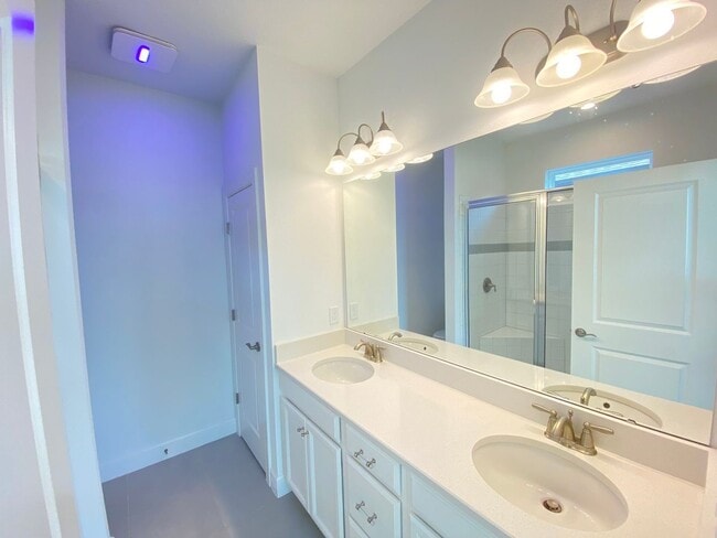 Foto del edificio - 2182 Palm Tree Dr