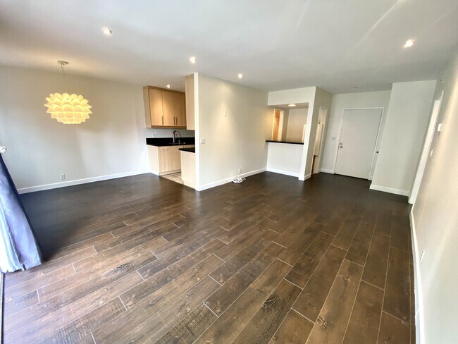 Foto del edificio - 1250 Kings Rd