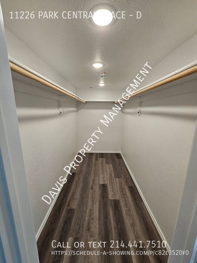 Building Photo - NEWLY REMODELED