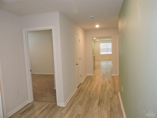 Foto del edificio - 5903 Laurel Oak Dr