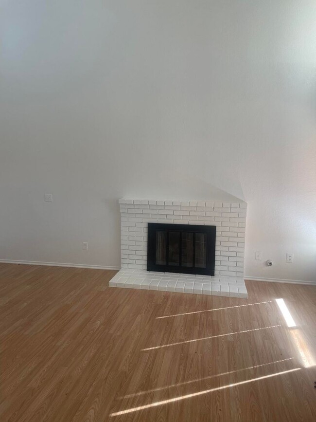 Building Photo - 3 br, 2 bath House - 23643 ASHWOOD AVE