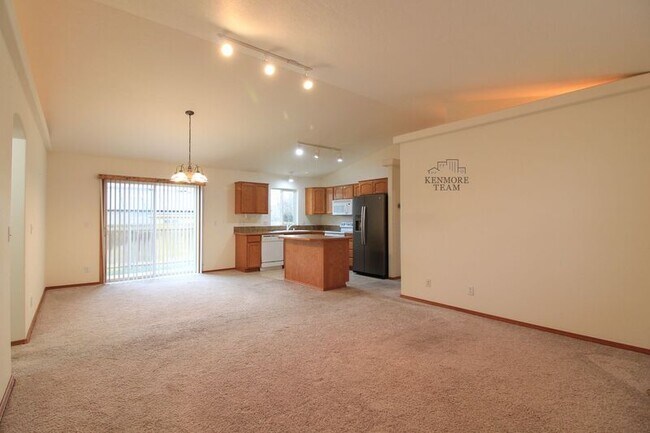 Building Photo - 1692 Foxglove Ave