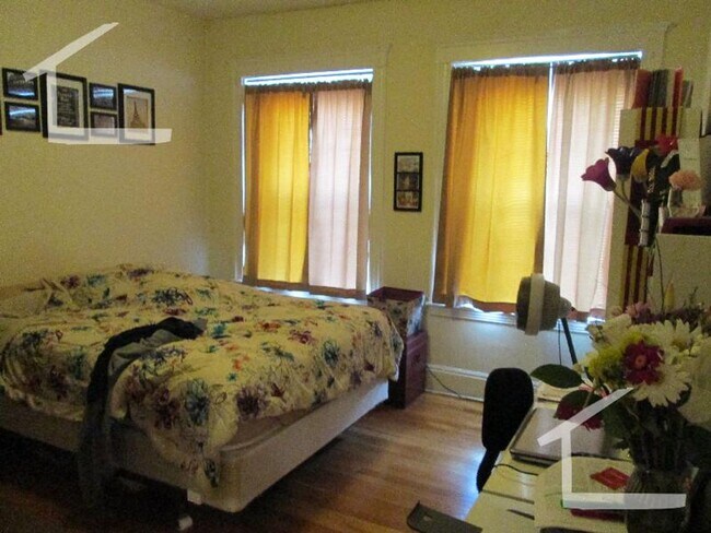 Building Photo - 15% off fee!  Near Coolidge Corner!  XL Rooms, 2 baths! Modern Apps