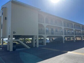 Building Photo - 14459 River Beach Dr