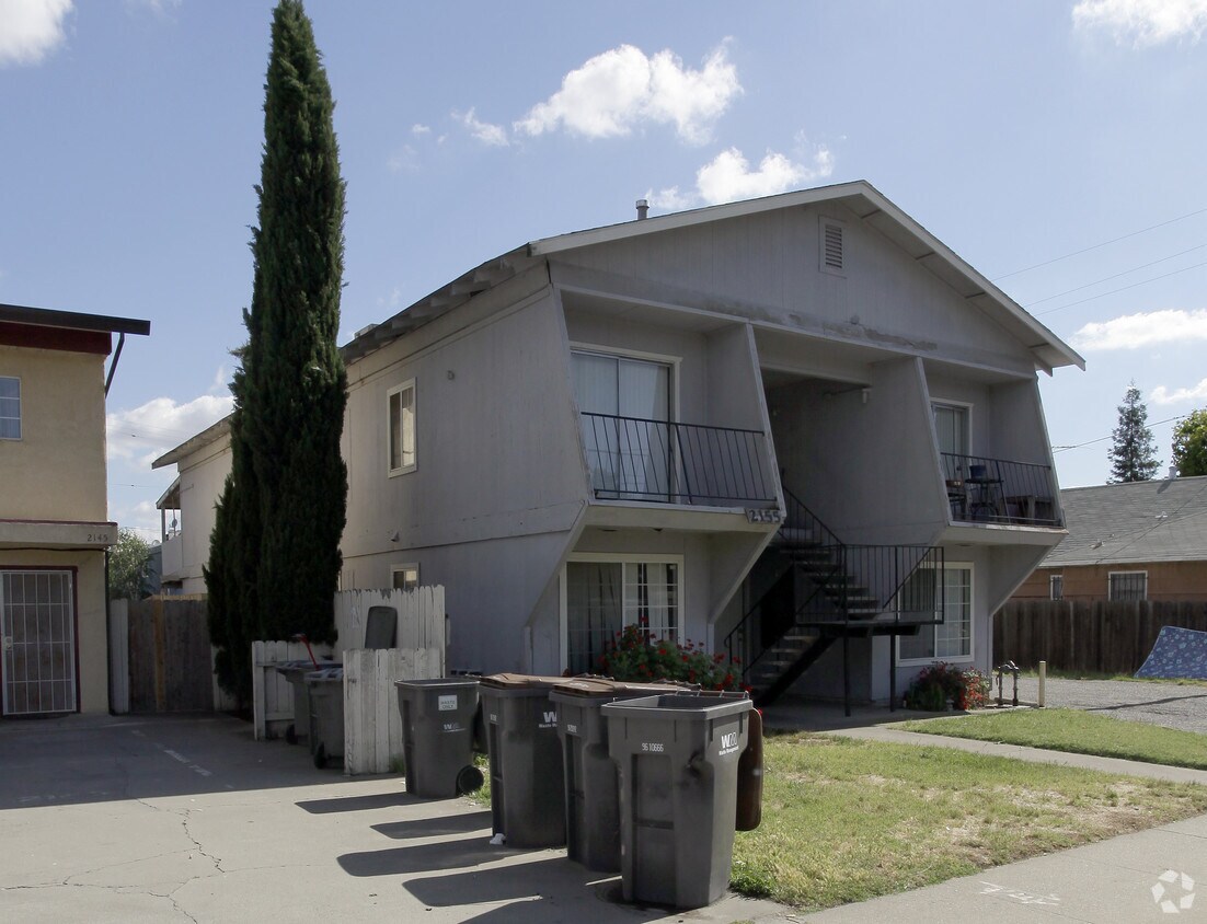 Building Photo - 2155 Evergreen Ave