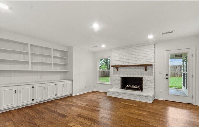 Foto del edificio - 3 bedroom, 2 bath