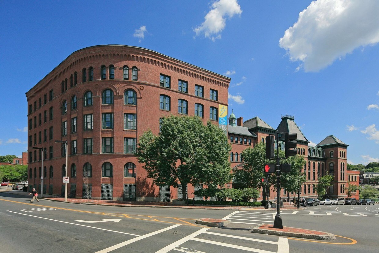 Primary Photo - 1220 Adams St
