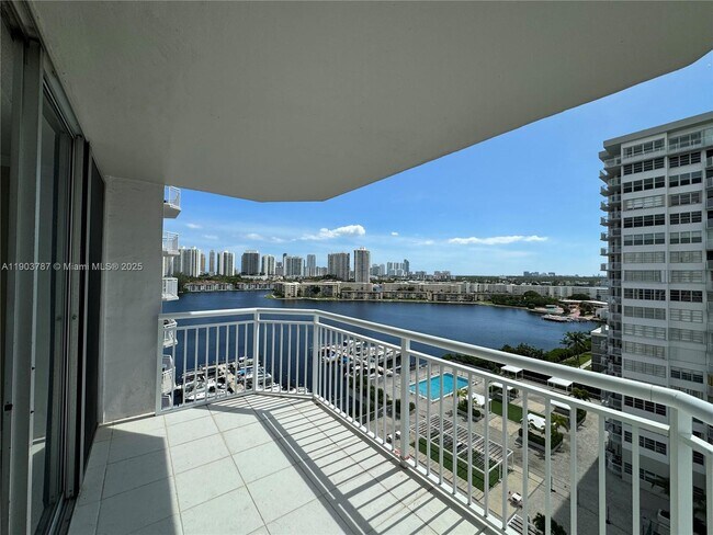 Foto del edificio - 18061 Biscayne Blvd