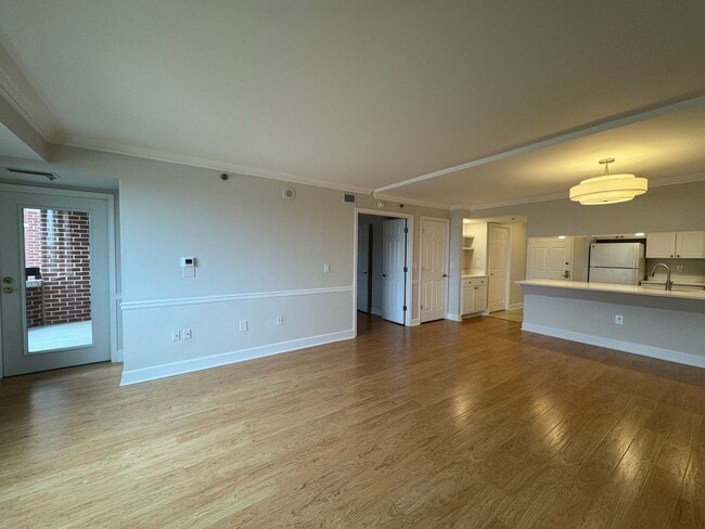 Building Photo - Bright And Spacious 2 Bed 2 Bath Condo In ...
