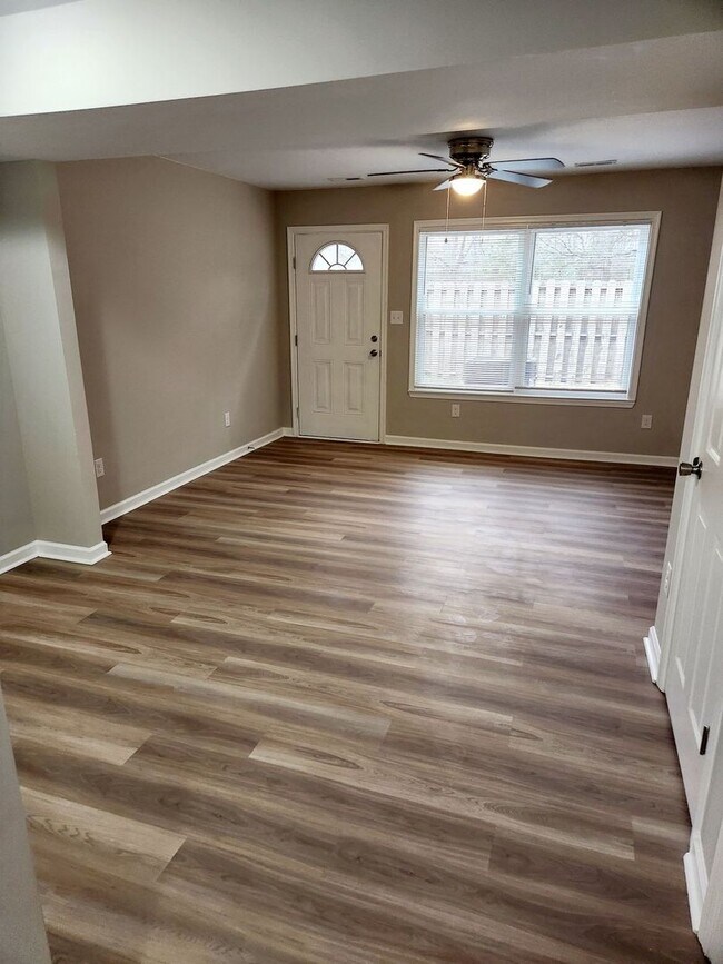 Foto del edificio - Stylish Two-Bedroom Townhouse Available Now!