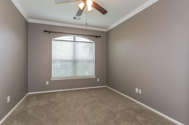 Building Photo - 28639 Lockeridge View Dr