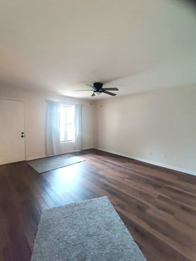 Building Photo - 117 Colonial Pkwy