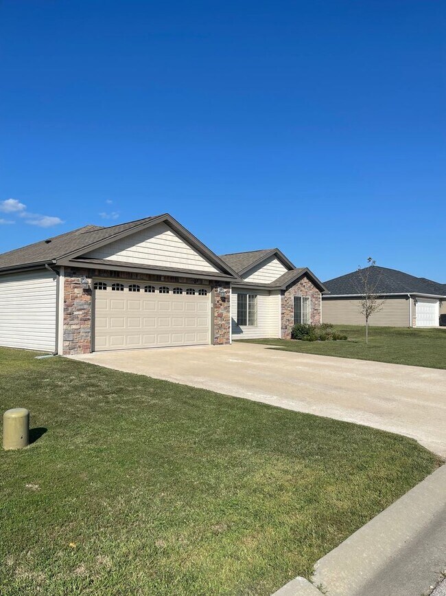 Building Photo - Available 06/24/2026