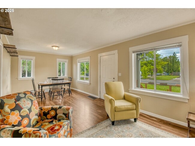 Building Photo - 1174000