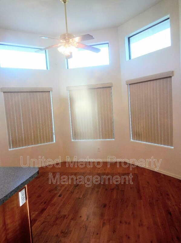 Building Photo - 3750 N Meadowlark Dr