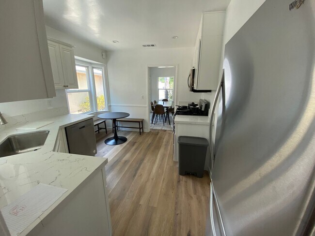Foto del edificio - UNFURNISHED- 3B2B House in Toluca Lake/NoHo