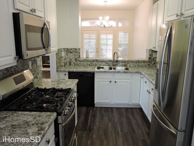 Building Photo - 11290 1/2-11182 Portobelo Dr