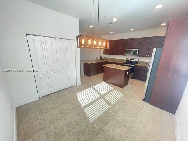 Building Photo - 11756 SW 13th Ct