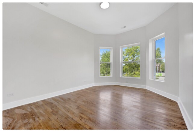 Foto del edificio - 4927 S Prairie Ave