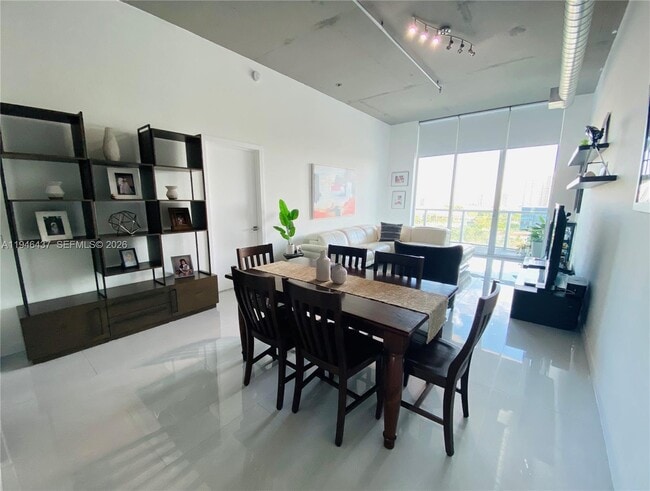 Foto del edificio - 3029 NE 188th St