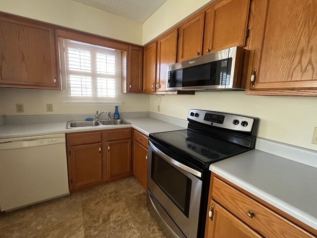 Building Photo - Bright and airy 2 Bedroom, 2 Bath home in Tara Trace Community