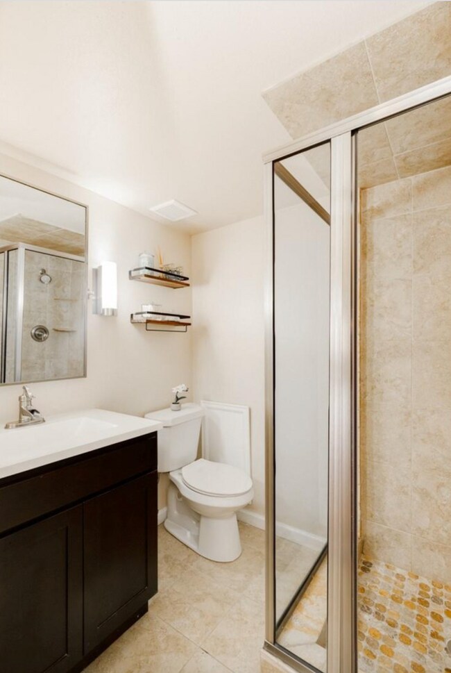 Foto del edificio - 7250 Eastmoor Dr
