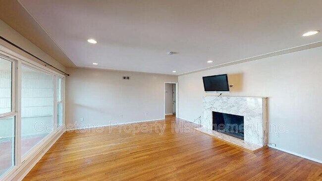 Foto del edificio - 4947 63rd St