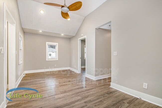 Foto del edificio - 1310 Beechwood St NE