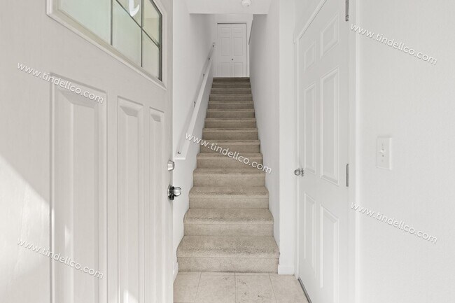 Building Photo - 2ND MONTH FREE! Charming Townhome w/ Fireplace, Balcony & More Near Progress Ridge!
