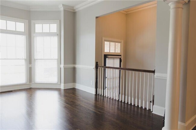 Building Photo - 546 Sarabrook Pl NE