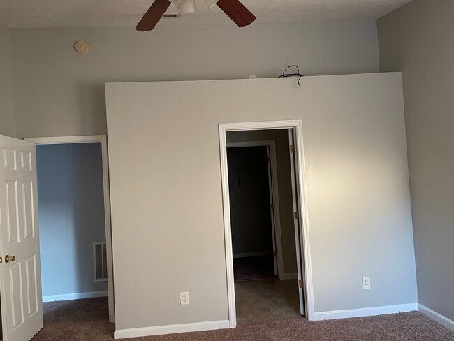 Building Photo - 1372 River Ridge Dr