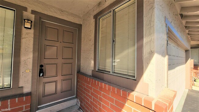 Building Photo - 3 br, 2.5 bath Townhome - 97 Shelley Avenue