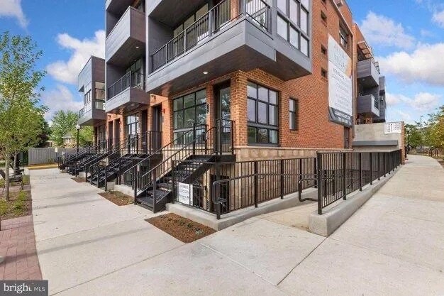Foto del edificio - 1100 S Highland St
