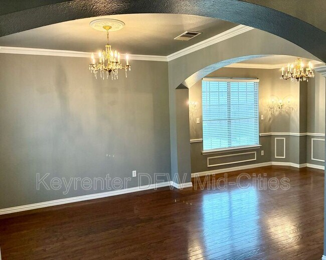 Building Photo - 409 Royal Crest Dr