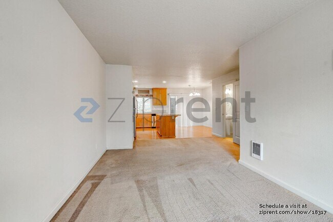 Foto del edificio - 2729 Rossiter Ln