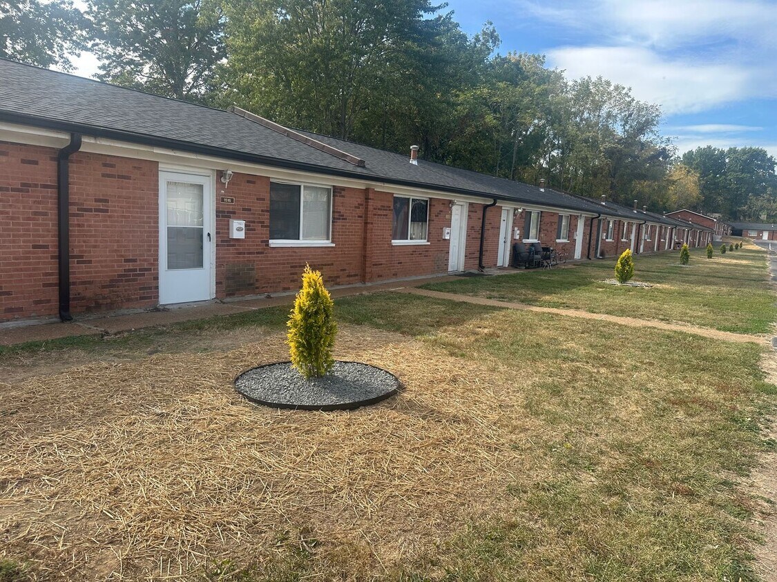 Primary Photo - 1574-1574 Leonaire Ct