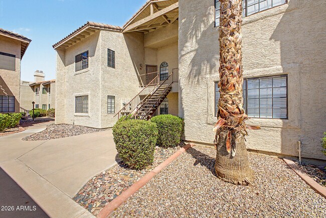 Building Photo - 930 N Mesa Dr