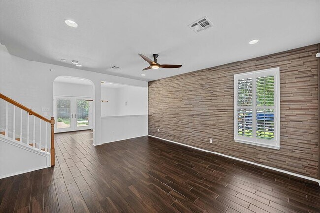 Building Photo - 4400 Chickasaw Ct